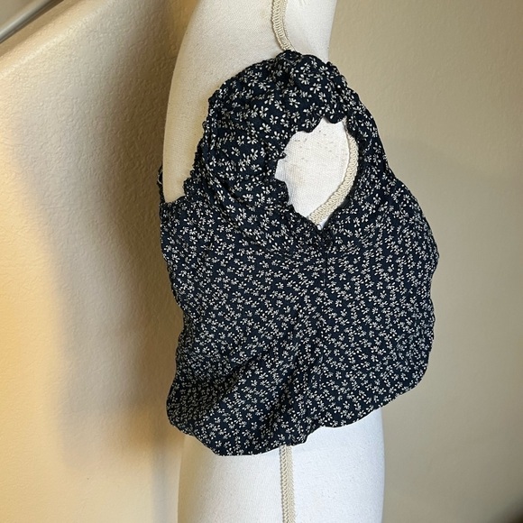 Brandy Melville cinched waist, floral top - Picture 4 of 7